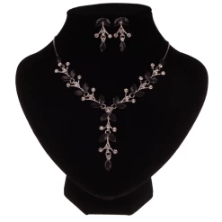 Dames Ketting Met Zwarte Bloemetjes En Steentjes