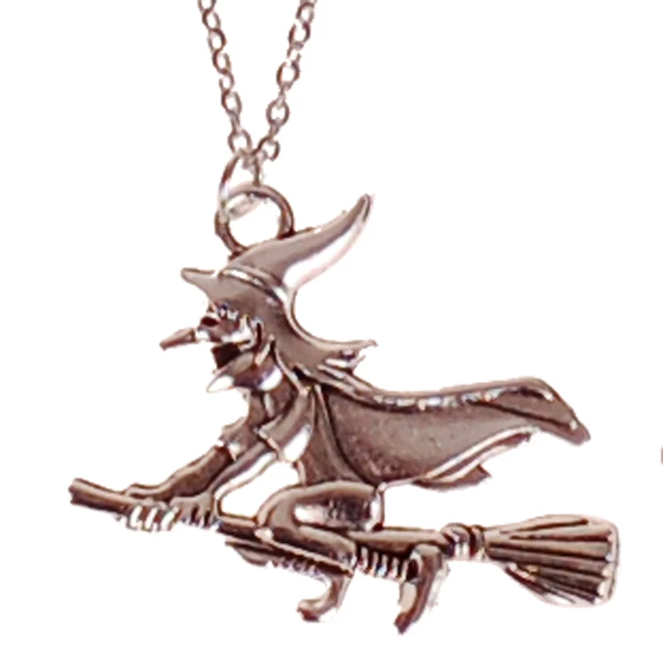 Ketting RVS Zilverkleurig 55cm - Hangertje Heks Op Bezem Zilverkleurig 3x3,5cm